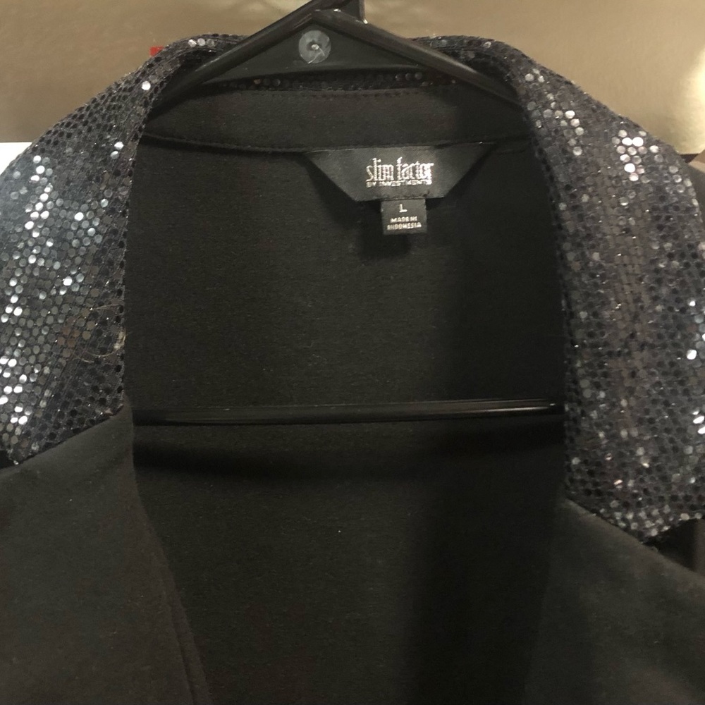 Slim Factor By INVESTMENTS Size Large Black Blazer.22”Pit 2 Pit X 29” Length - Picture 10 of 10